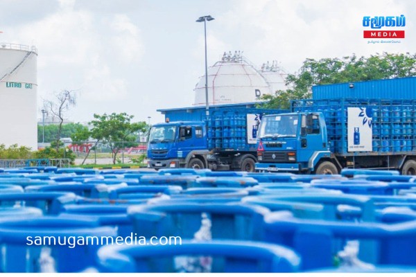 ஒரு நபருக்கு இரு பதவிகள்; மாதம் 15 இலட்சத்தை சுருட்டிய அதிகாரி! SamugamMedia 